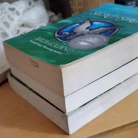 🔴Used books- The Companions Quartet (2 books) - Picture 8 of 8